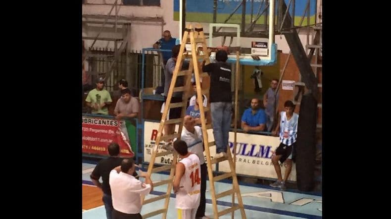 Basquetbol: suspendieron Argentino-Belgrano por una falla en el aro