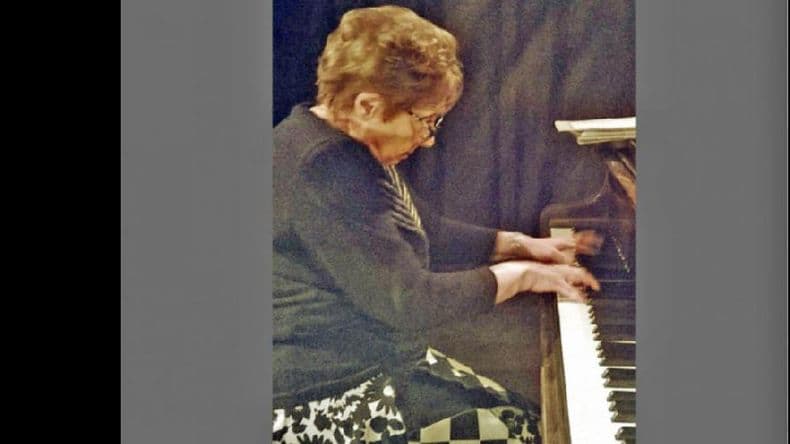 Exquisita artista del piano en Pergamino
