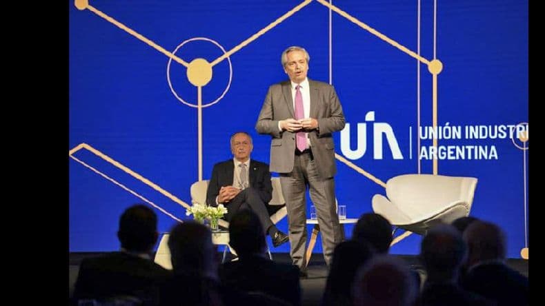 Fernández: “No sé cuáles son las bases sólidas que dejan, siento que camino en un pantano”