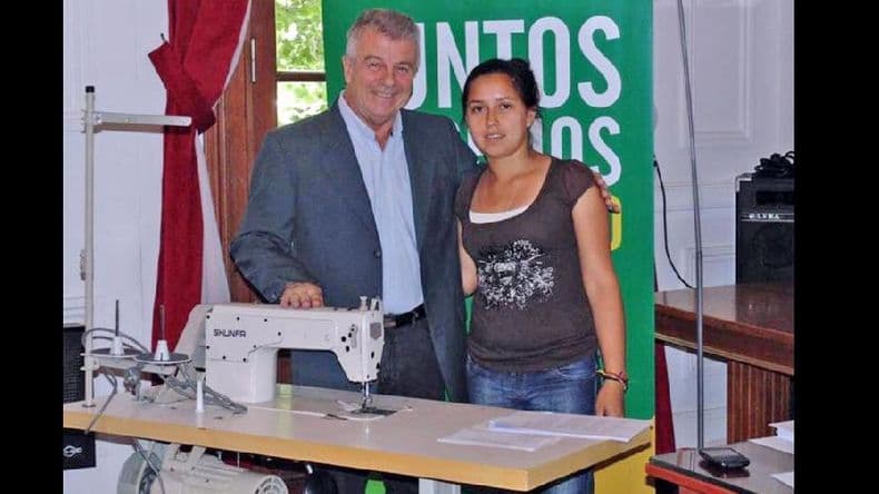 Finalizada la capacitación, se entregaron 24 máquinas de coser a emprendedores