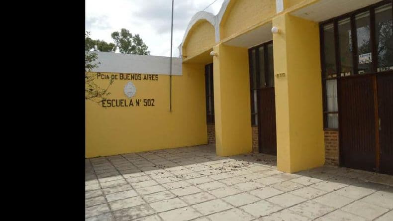 La Escuela Nº 502 recibe elementos plásticos que se dañaron por el granizo