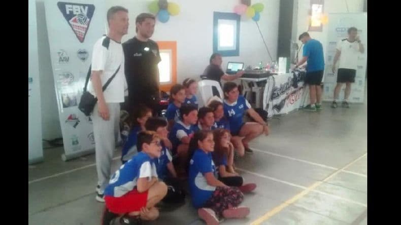 La Escuela Municipal y Tráfico’s en un encuentro nacional de minivoleibol