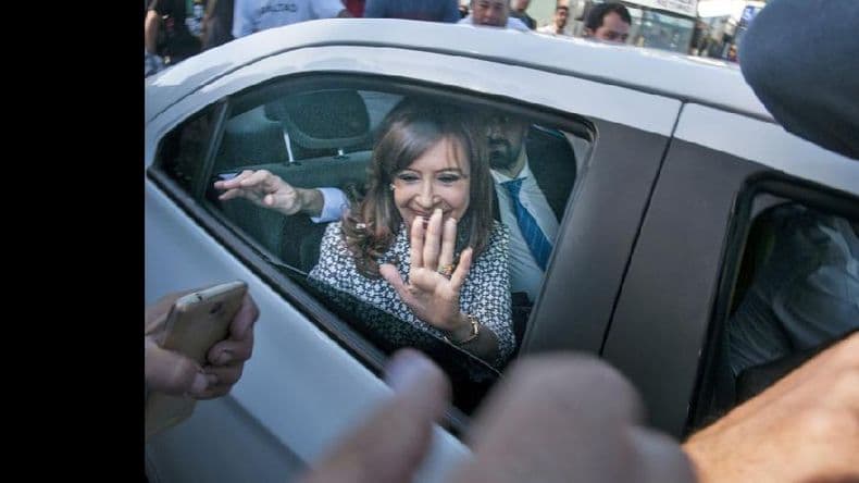 Ante el juez Bonadio Cristina Kirchner denunció “persecución” política