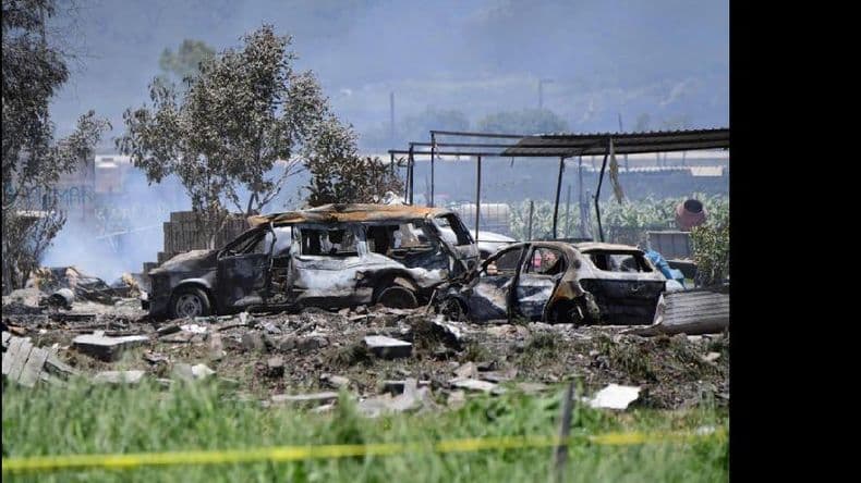 Una explosión por juegos pirotécnicos en el centro de México dejó 19 muertos