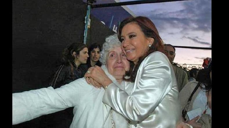 Cristina Kirchner a Macri: “No es mi mamá, es tu papá y vos también”