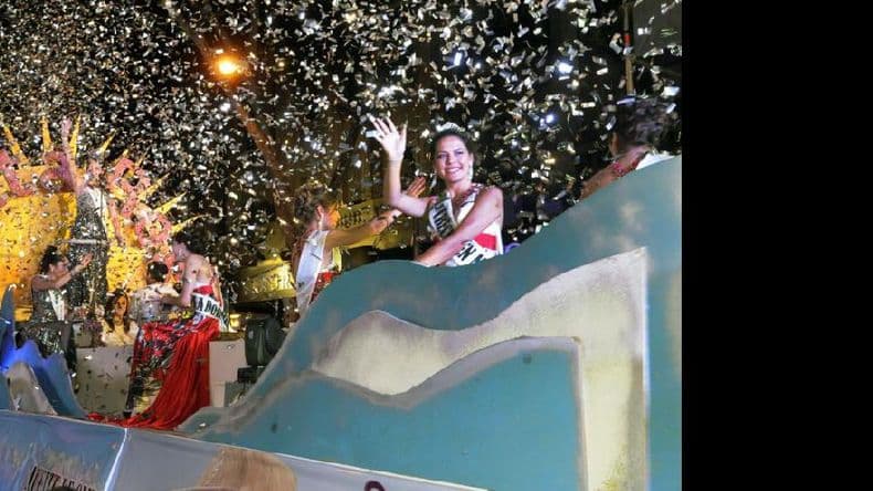 Turistas y mendocinos participaron del desfile en la Fiesta de la Vendimia