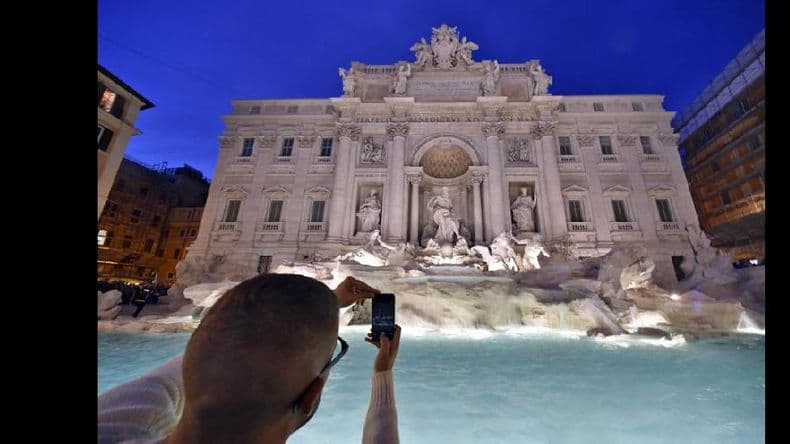 La Fontana di Trevi de Roma recupera su esplendor tras 16 meses de restauración