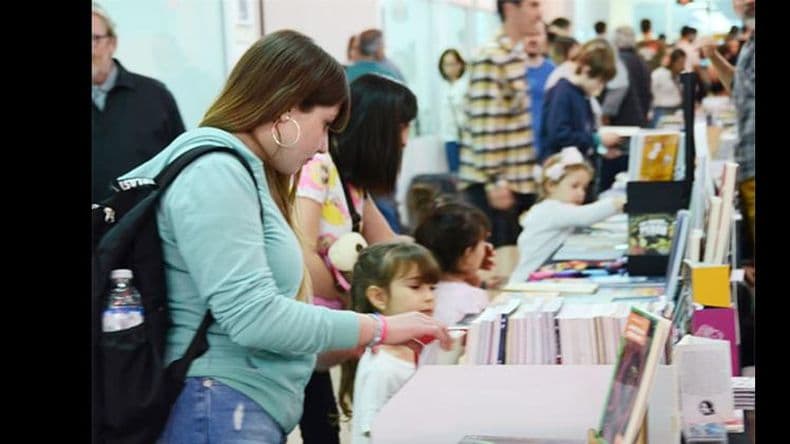 ¿Cuántas actividades tendrá la Feria del Libro y qué escritores estarán presentes?