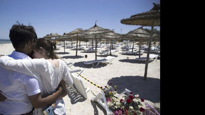 Evacúan a turistas de Túnez tras el sangriento atentado