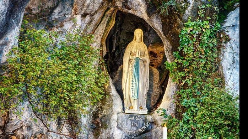 Desarrollan la novena a la Virgen de Lourdes