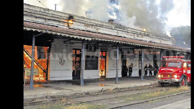 El día que causó conmoción el incendio y la destrucción del Museo y Archivo Municipal