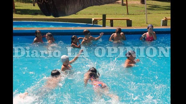 Comienzan las actividades de pileta en el Programa Escuela Abiertas en Verano