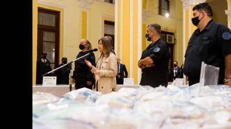 Detuvieron a una narcobanda de barras de Boca y secuestraron 60 kilos de droga y un arsenal
