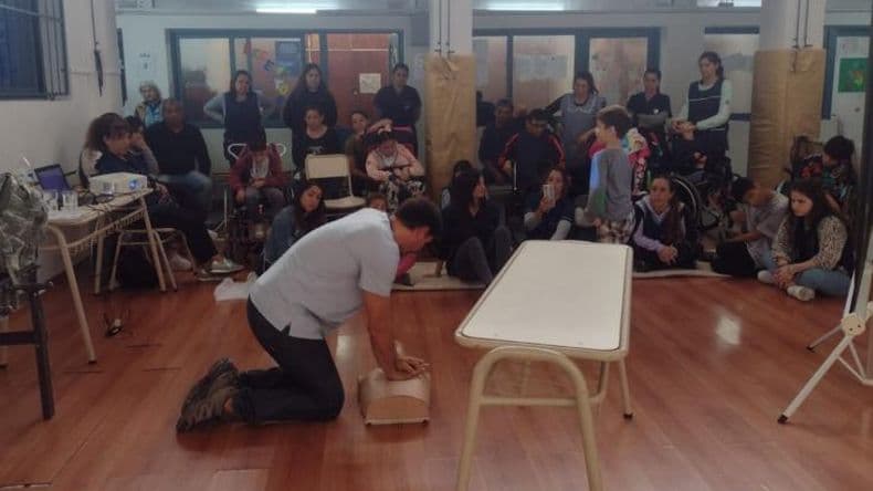 Salud brindó una jornada de RCP en la Escuela Especial 503