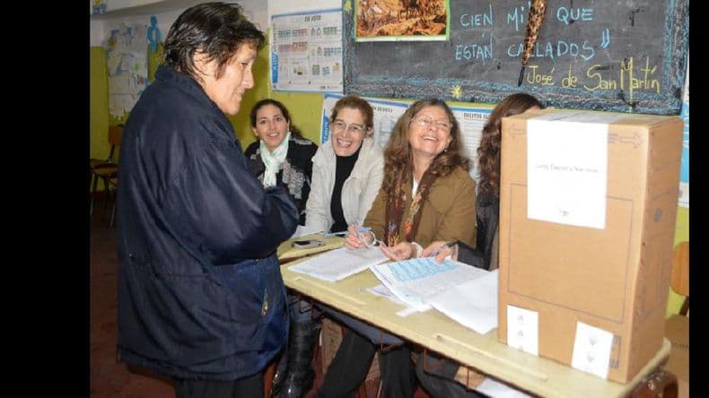 Hoy se eligen presidente, gobernador, intendente, legisladores y parlamentarios para el Mercosur