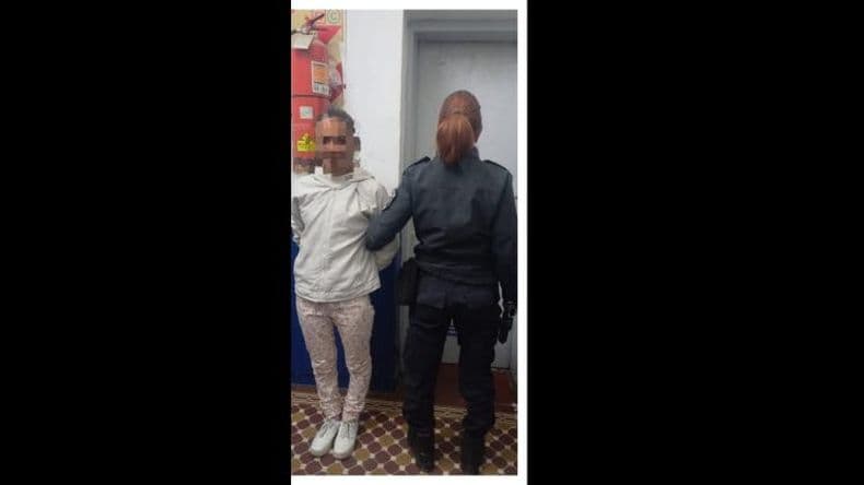 Causó destrozos en una estación de servicios y fue detenida por la Policía