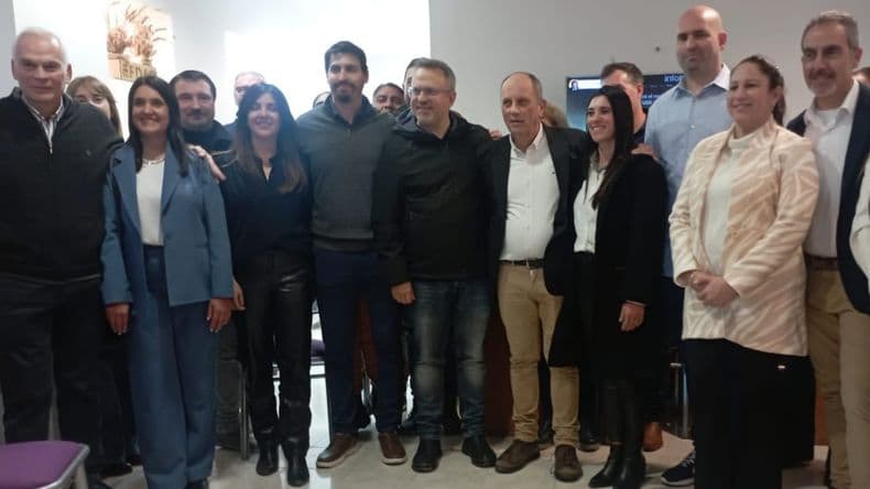 Con fuerte acento nacional, La Libertad Avanza presentó su lista