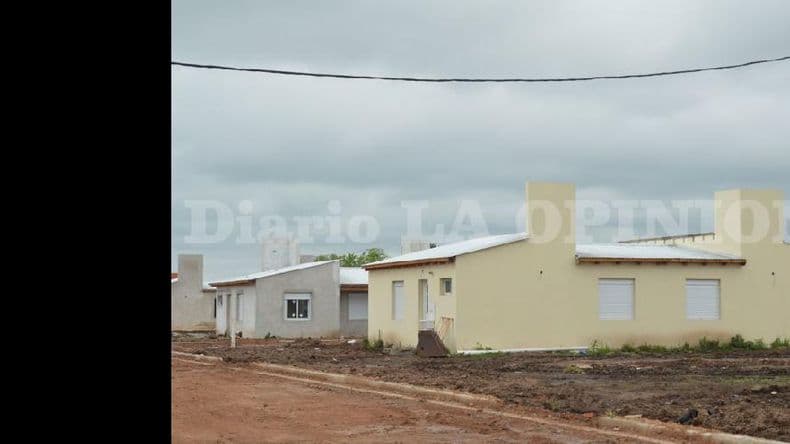 Robaron en ocho casas del complejo 148 Viviendas
