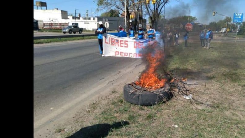 Los acampantes de la Plaza Merced también protestan en el Segundo Cruce