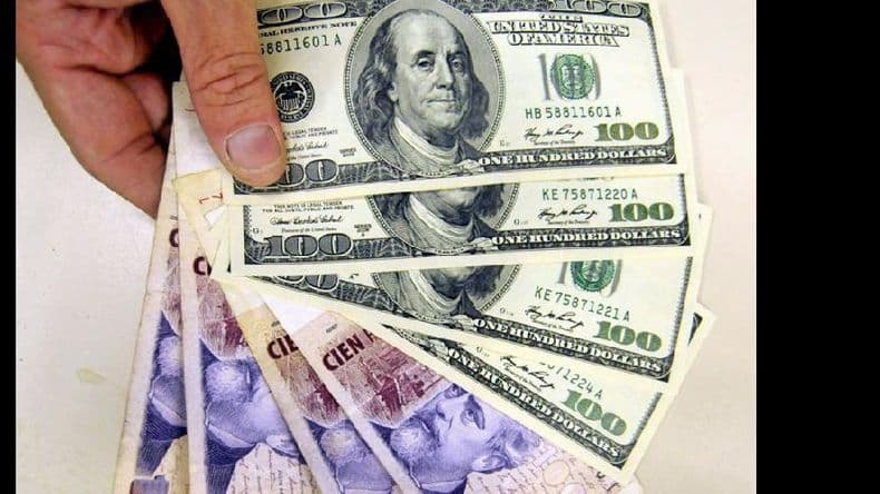 Una medida para bajar el dólar golpeó al mercado
