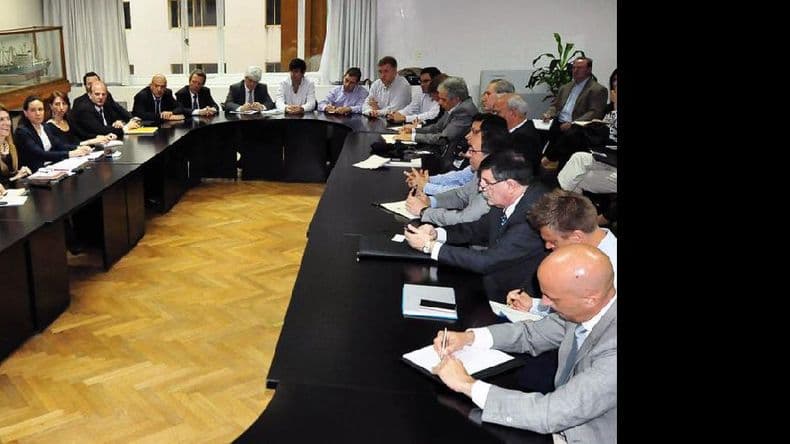 Obligarán a compañías de celulares a incluir software desarrollado en el país