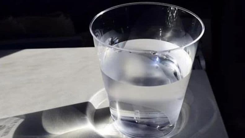 Dos mujeres se acercaron a la casa de una persona mayor a pedirle un vaso de agua y le robaron