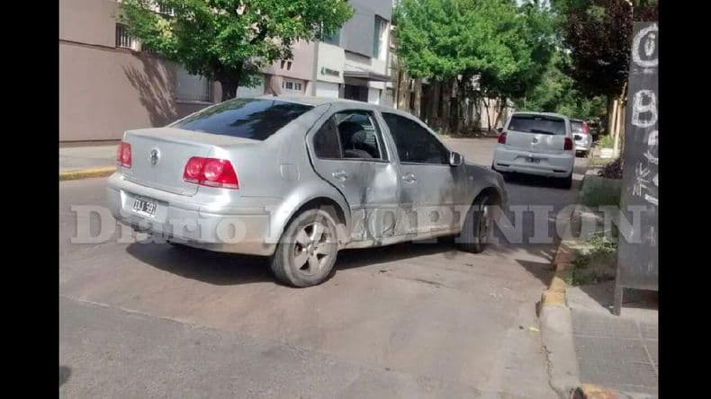 Chocaron un auto y una moto en la esquina de Rocha y Jujuy