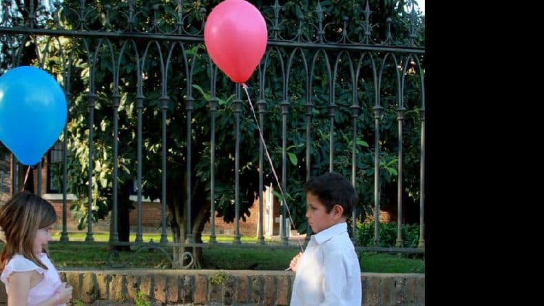 Habilitan la exposición fotográfica “Mi globo rojo”