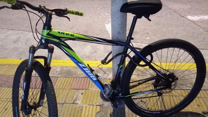 Cortaron el candado y robaron una bicicleta en una esquina céntrica