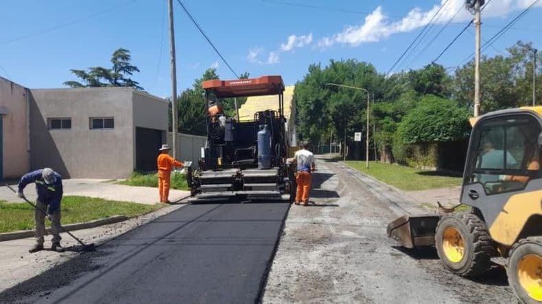 Pavimentación de diferentes calles en los barrios Kennedy, 9 de Julio y 27 de Noviembre