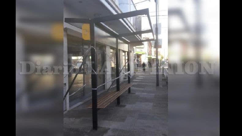 Modifican la parada de colectivos de Merced y Pueyrredón