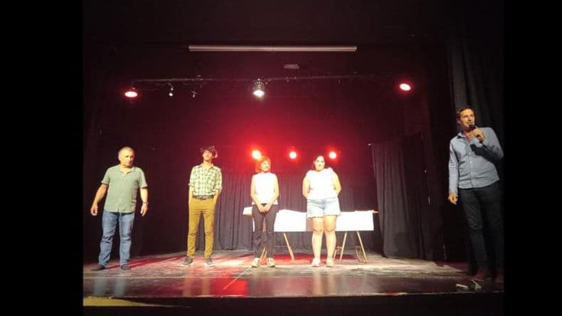 Con amplia participación se desarrolló la obra de teatro "El Acoso"