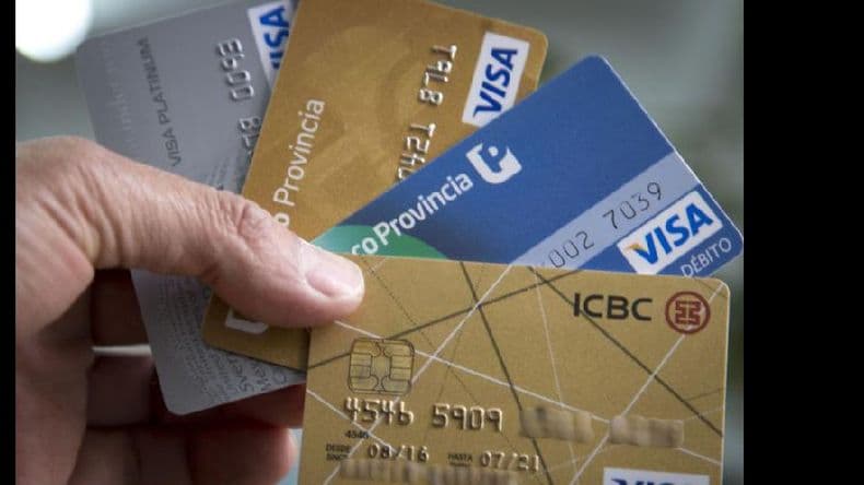 Crece el endeudamiento con tarjetas de los consumidores que no llegan a fin de mes
