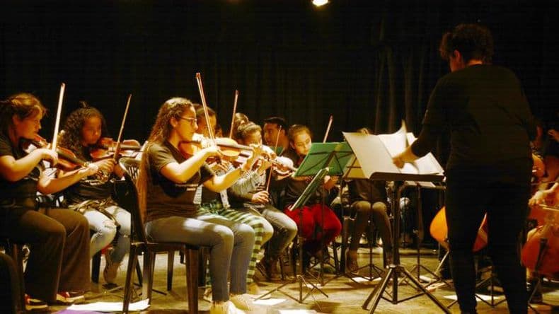 La Orquesta Infanto Juvenil "Barrio Kennedy" vuelve a la Peatonal