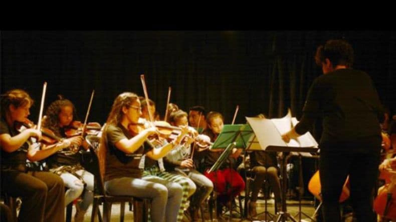 Los docentes de la Orquesta Infanto Juvenil Barrio Kennedy comenzaron a trabajar gratis