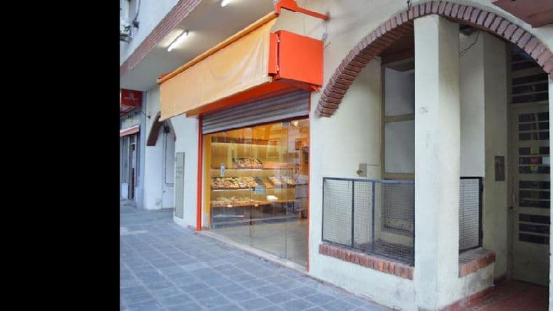 Robaron a mano armada una panadería céntrica