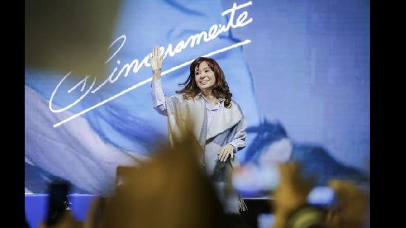 Cristina vuelve de Cuba y el sábado retoma su campaña con un acto