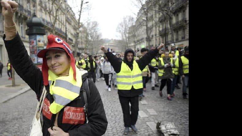 Unos 25.000 “chalecos amarillos” vuelven a la carga en Francia