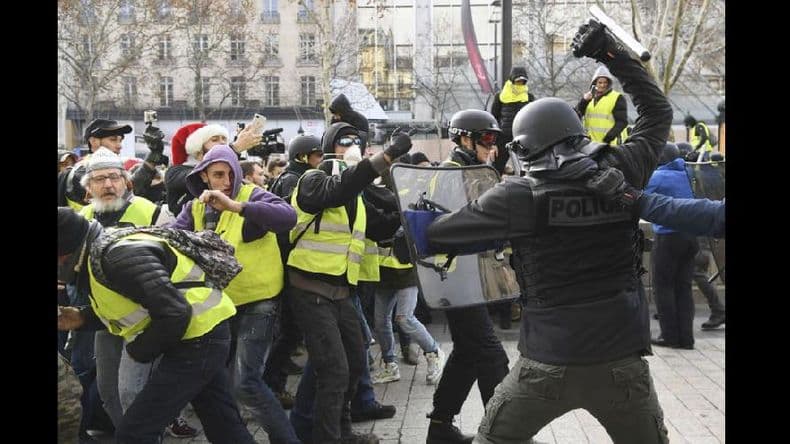 Disturbios en París en otra jornada de protestas de los “chalecos amarillos”