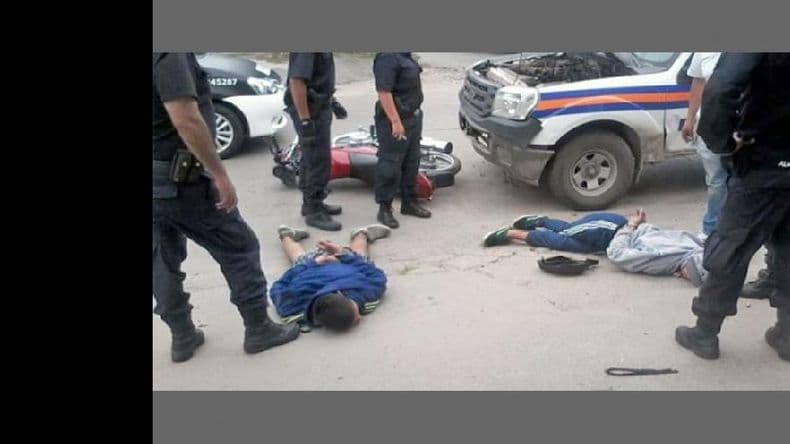 Dos jóvenes detenidos por la sustracción de una moto y otro por el robo en un comercio