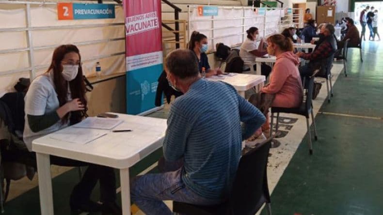 Kicillof anunció la "vacuna libre" para mayores de 50 años en la Provincia