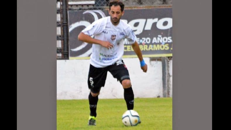 Douglas realizó movimientos tácticos y el técnico dio los primeros indicios