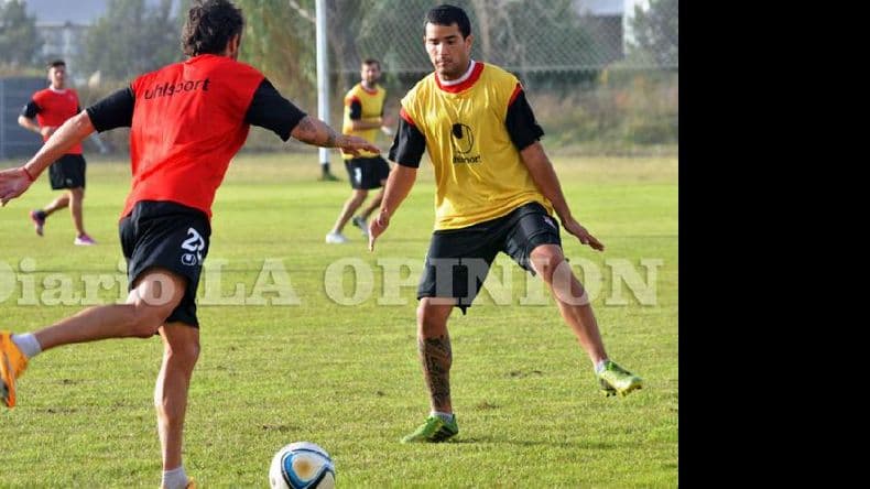 Douglas hizo fútbol reducido ayer y hoy el técnico alineará el equipo