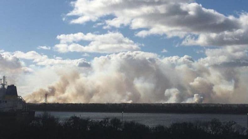 El humo que se advierte en Pergamino proviene de las islas ubicadas frente a San Nicolás