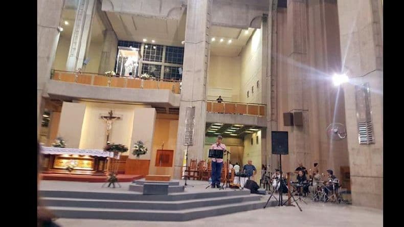 A los pies de la Virgen de San Nicolás, Ariel Glaser presentó su disco