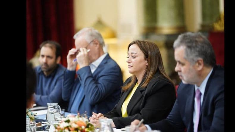 Cecilia Moreau recibió en el Congreso al embajador de India