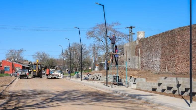 Avances en las obras del paso vehicular que unirá los barrios Desiderio de la Fuente e Itatí