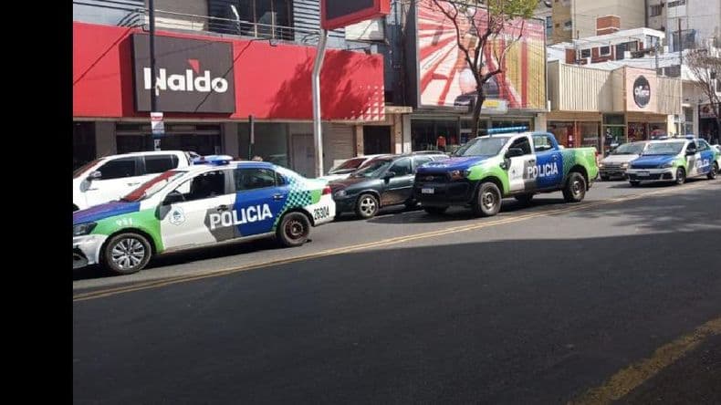 Ruidosa protesta de los policías por mejoras salariales y condiciones laborales