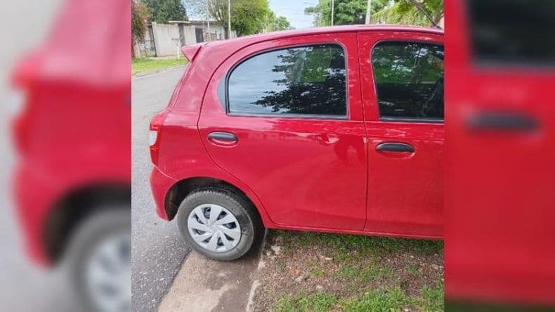 Vandalismo para intentar robar a automovilistas: piedrazos a vehículos en la autopista