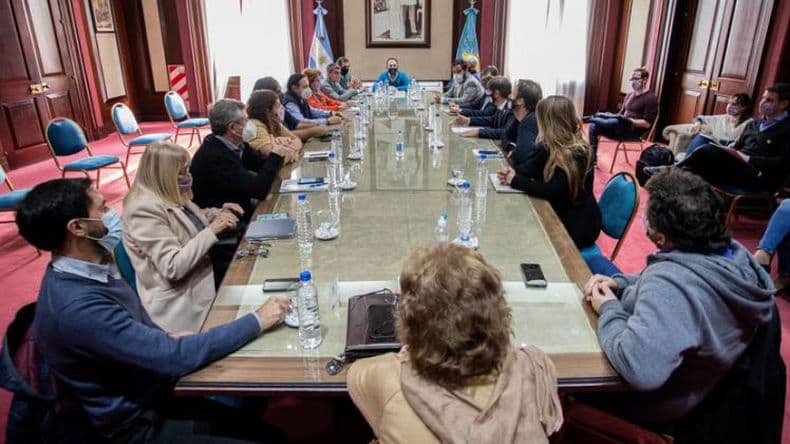 Provincia aumenta la segunda cuota y adelanta paritarias